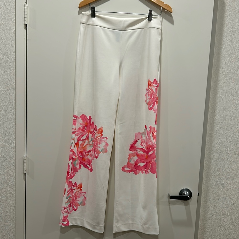 INC WHITE PANTS WITH FLORAL PRINTS
